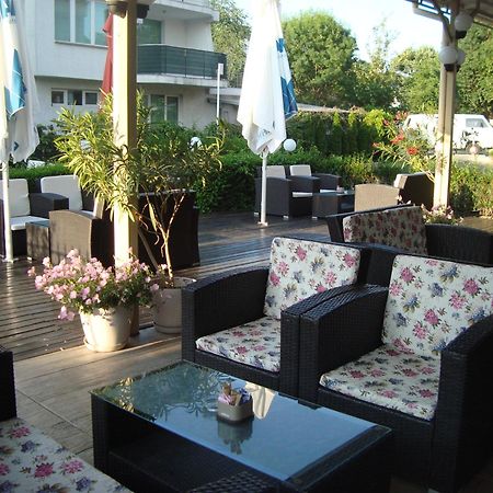 רבדה Hotel Astra מראה חיצוני תמונה
