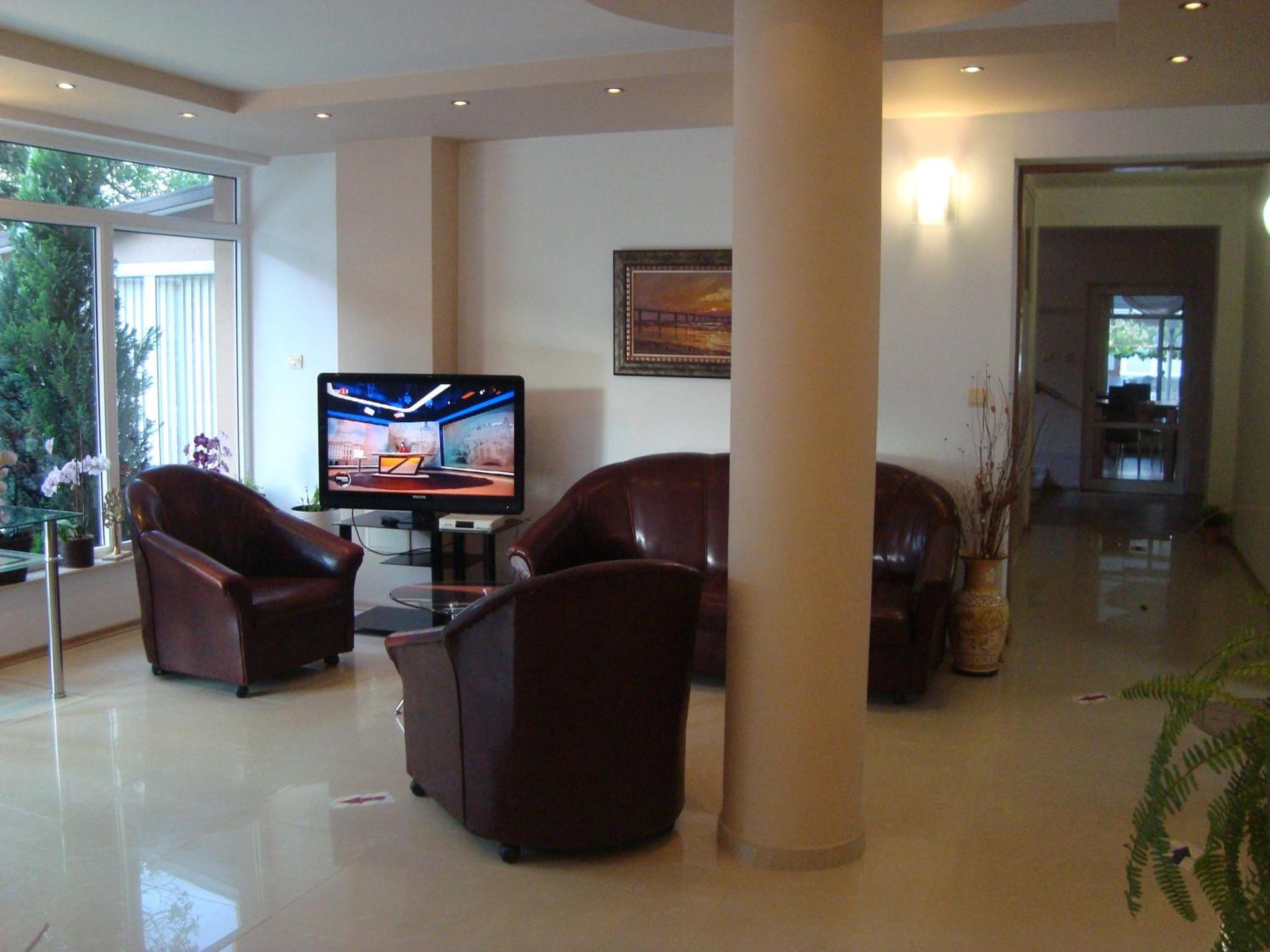 רבדה Hotel Astra מראה חיצוני תמונה