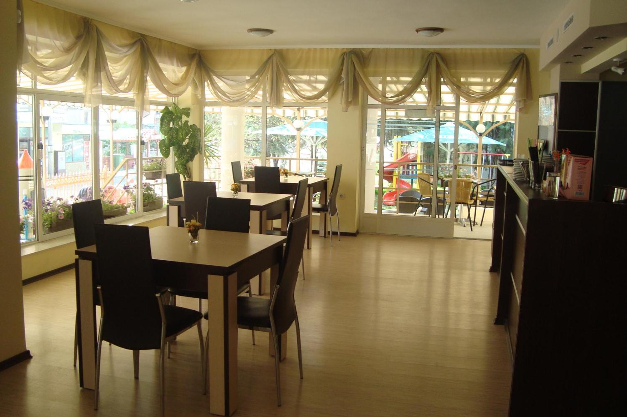 רבדה Hotel Astra מראה חיצוני תמונה
