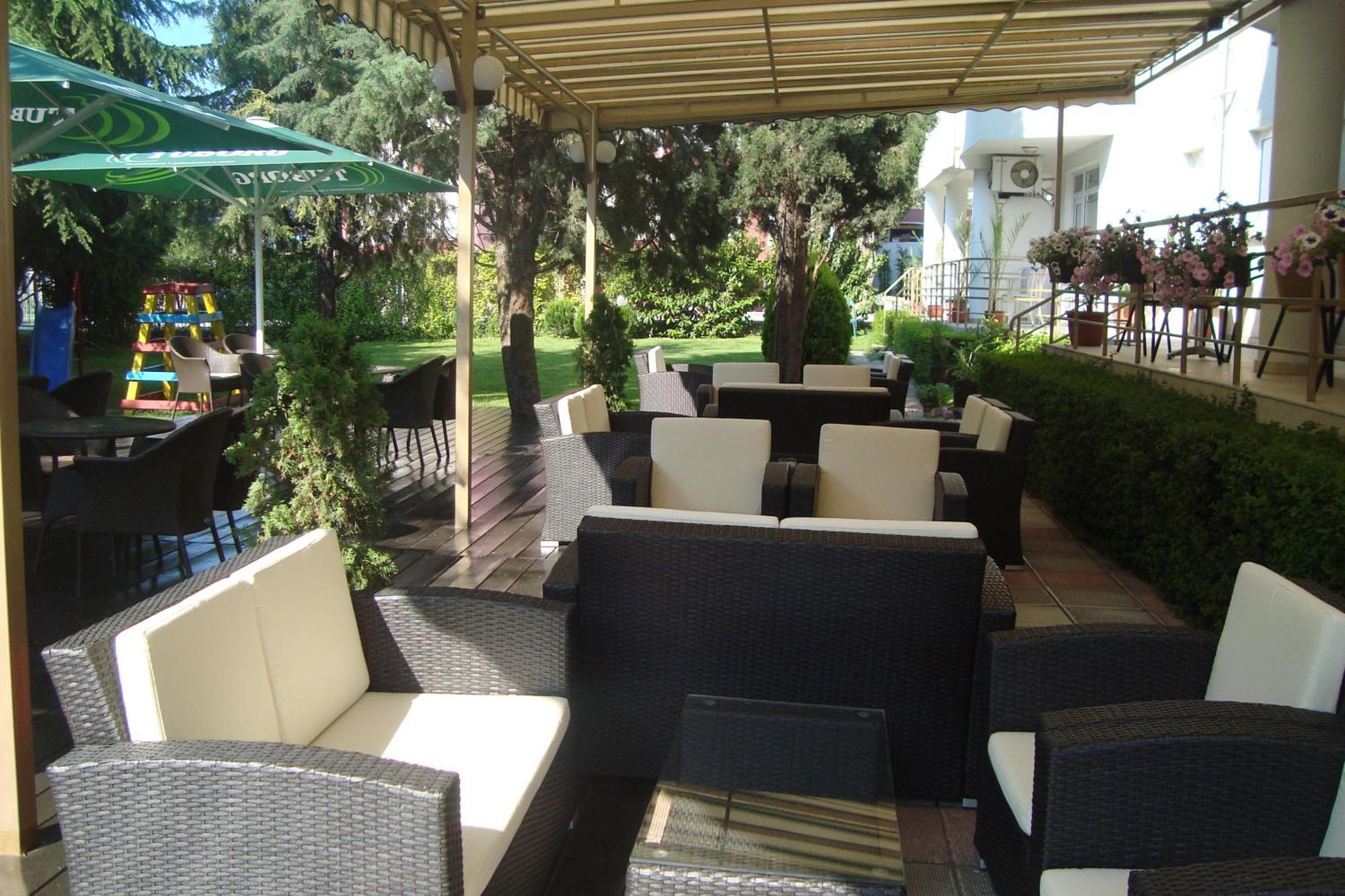 רבדה Hotel Astra מראה חיצוני תמונה