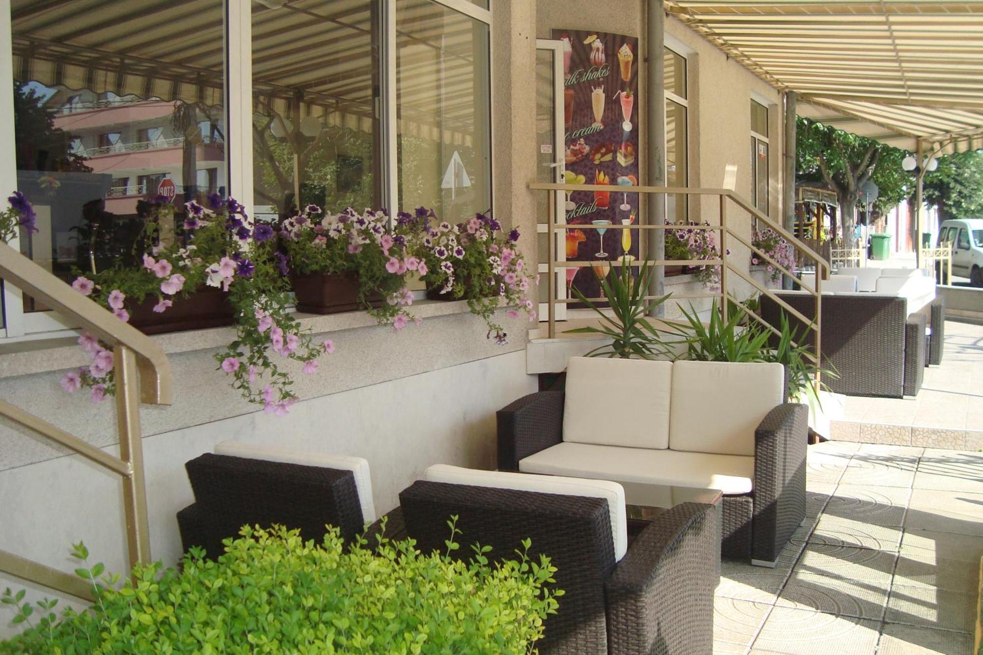 רבדה Hotel Astra מראה חיצוני תמונה