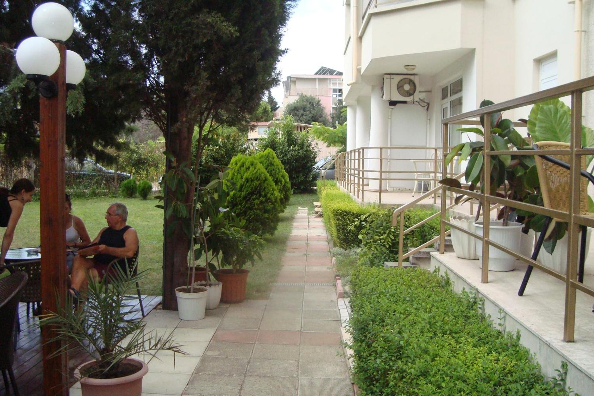 רבדה Hotel Astra מראה חיצוני תמונה