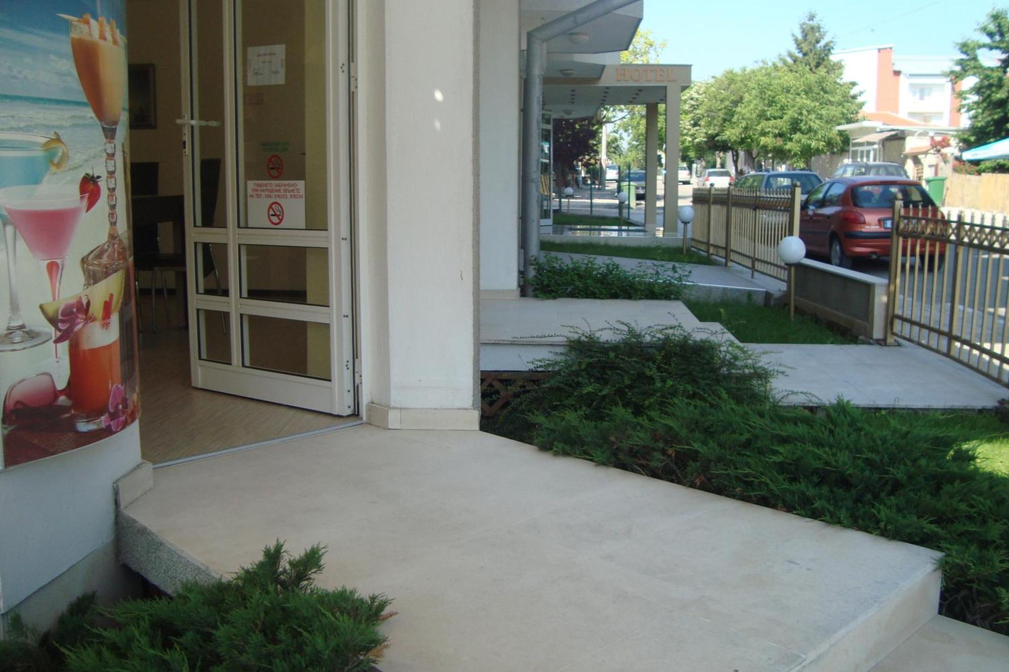 רבדה Hotel Astra מראה חיצוני תמונה