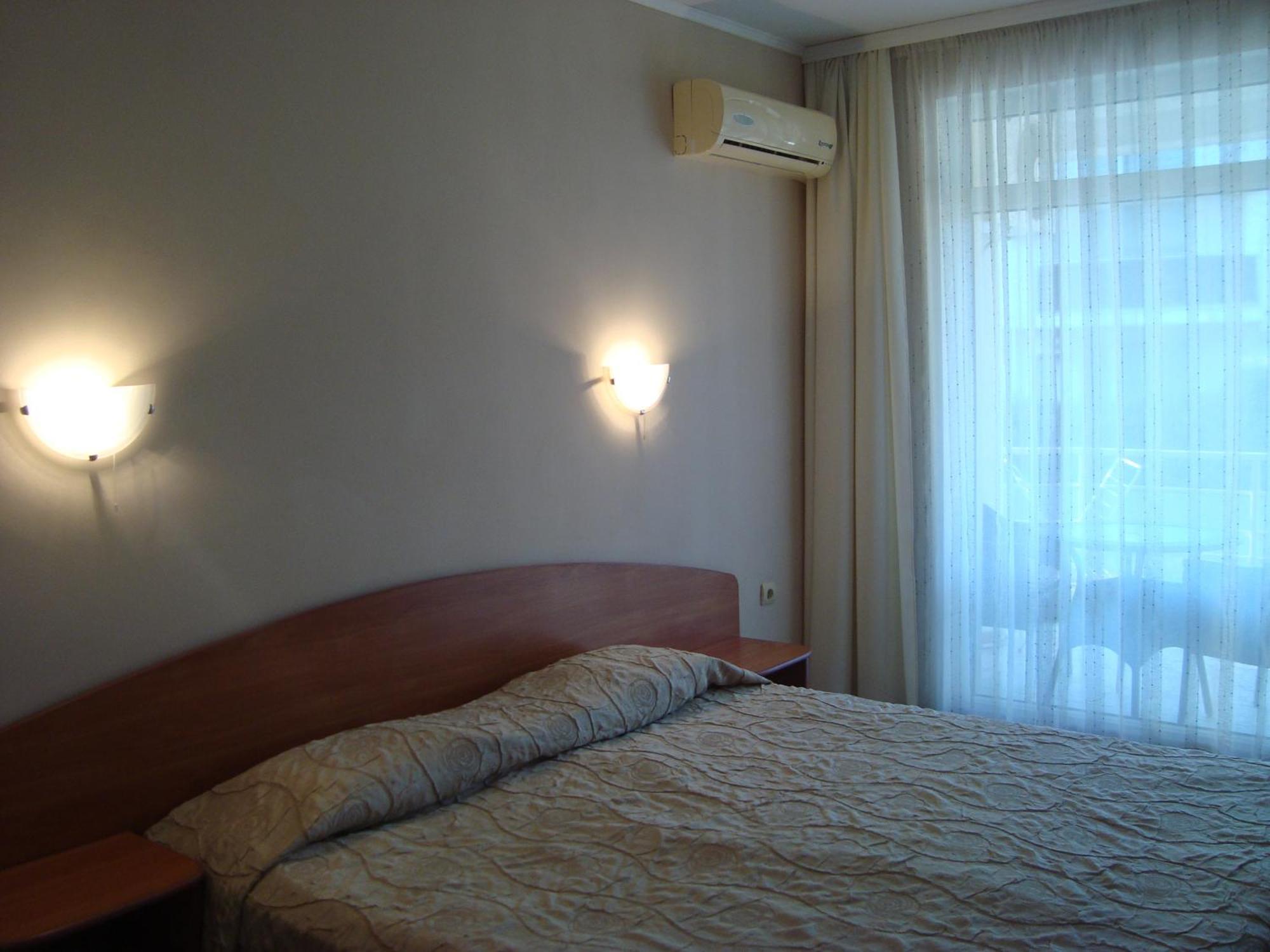 רבדה Hotel Astra מראה חיצוני תמונה