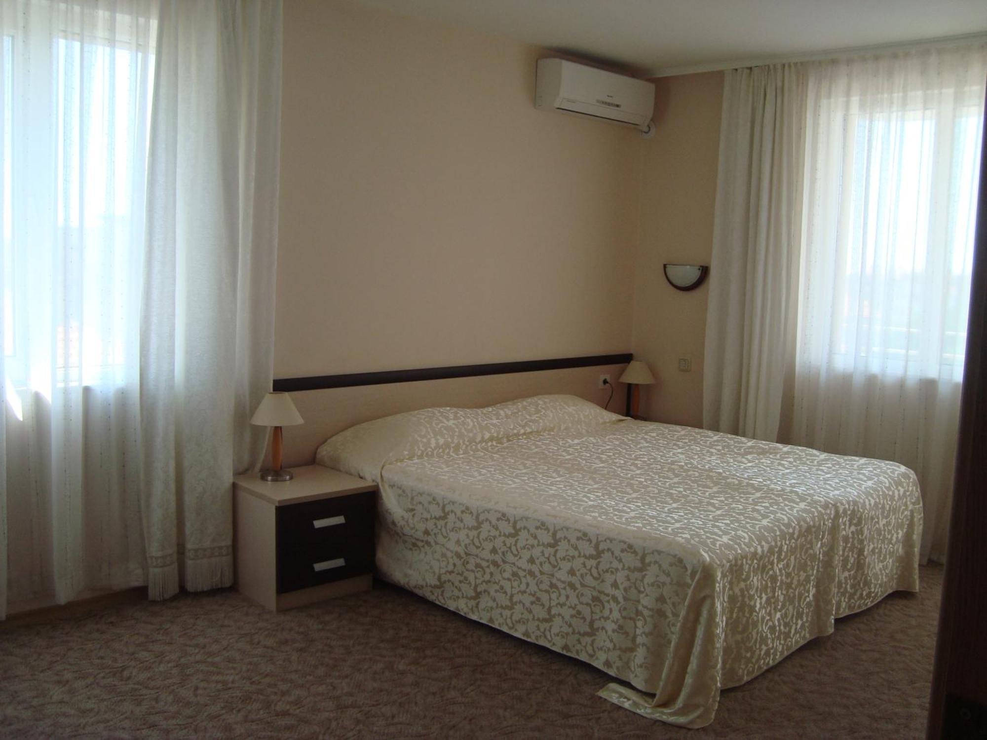 רבדה Hotel Astra מראה חיצוני תמונה