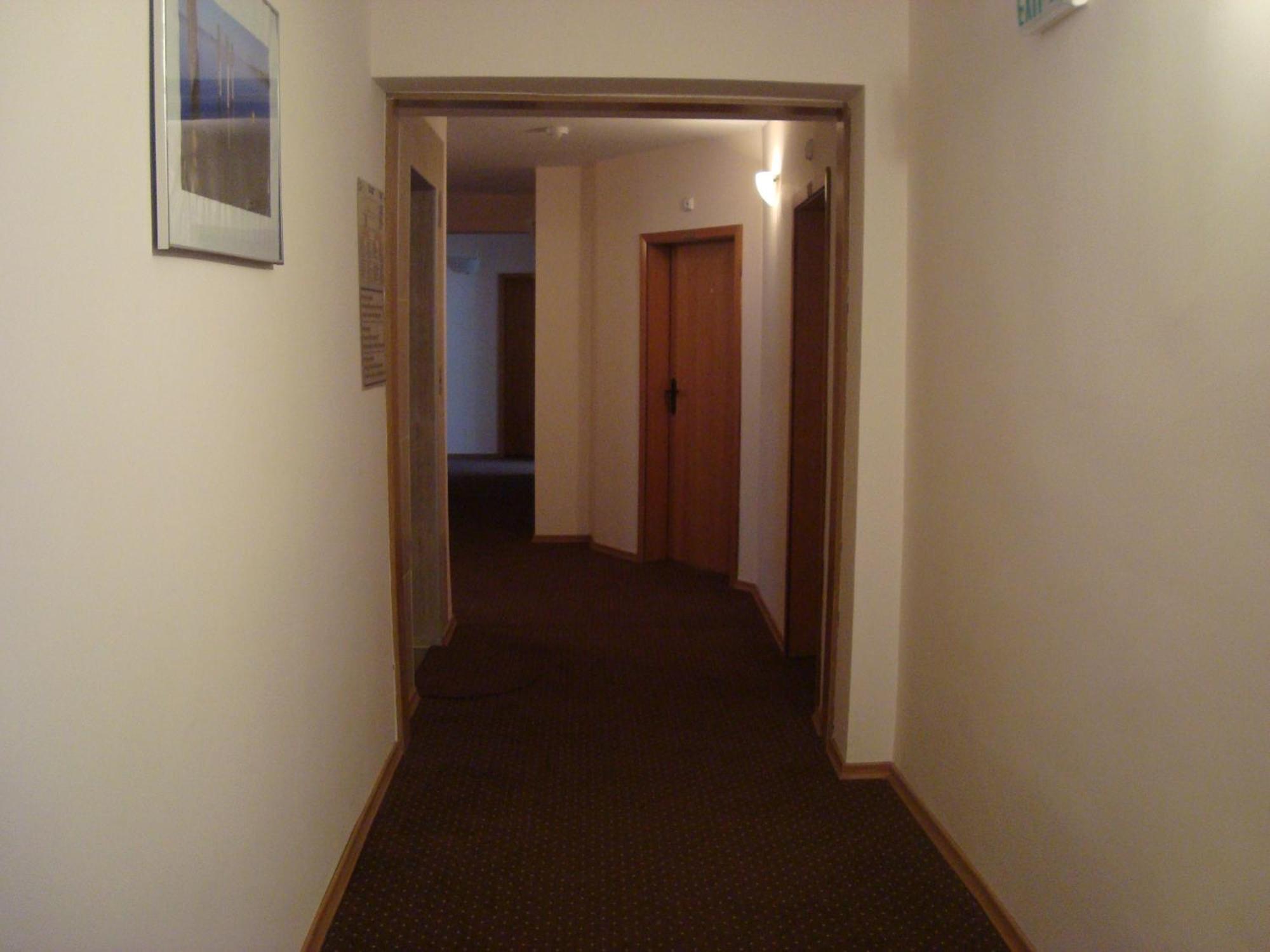 רבדה Hotel Astra מראה חיצוני תמונה