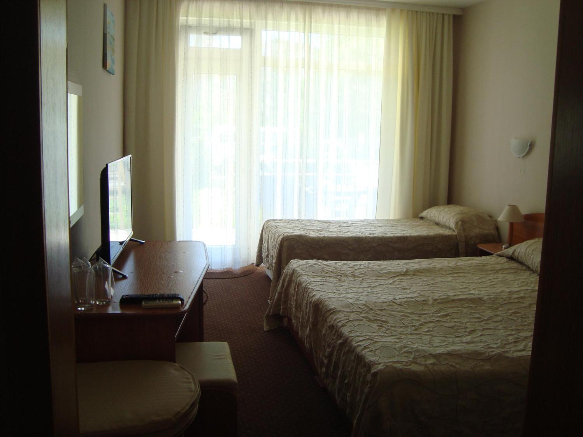 רבדה Hotel Astra מראה חיצוני תמונה