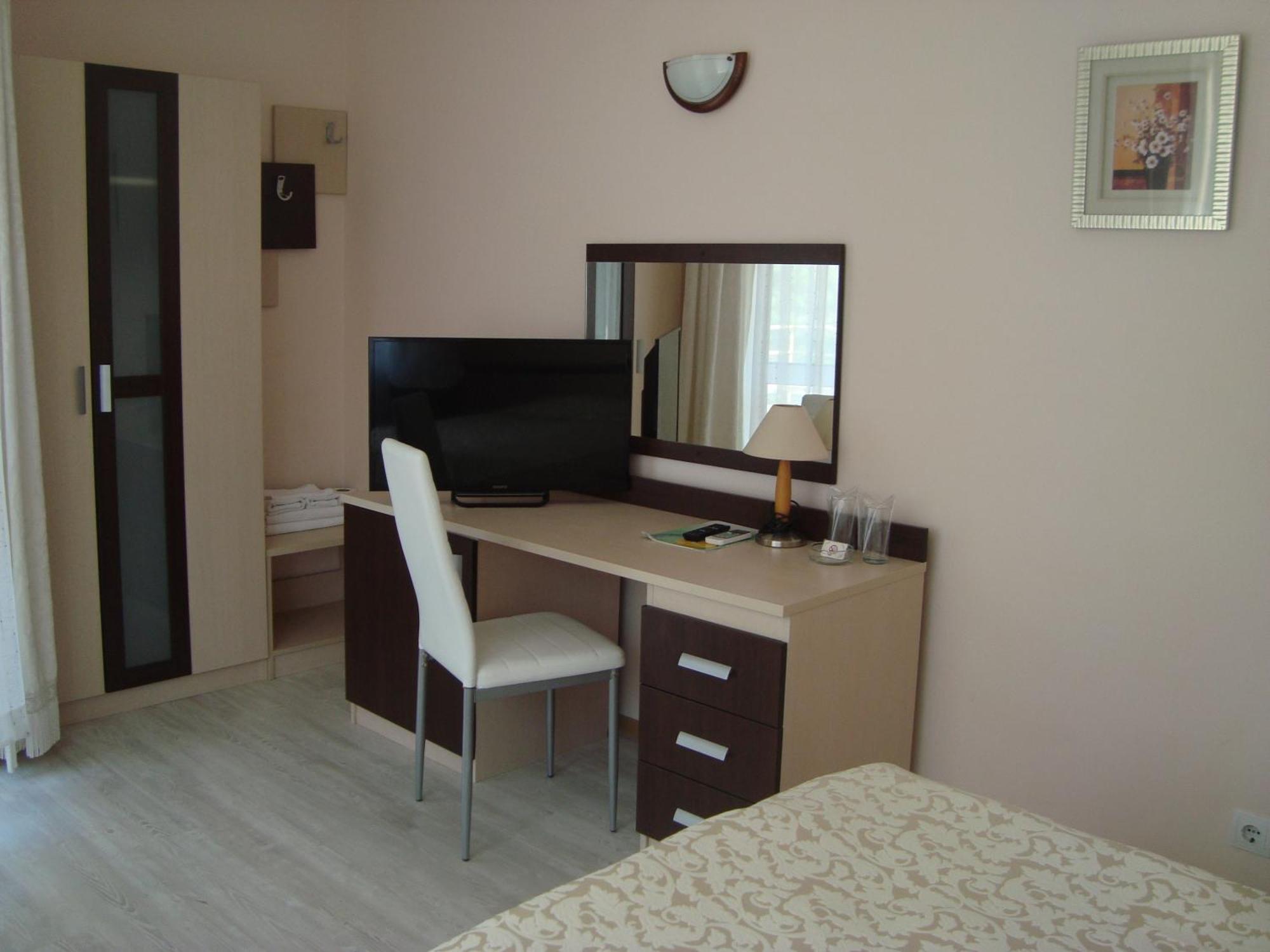 רבדה Hotel Astra מראה חיצוני תמונה