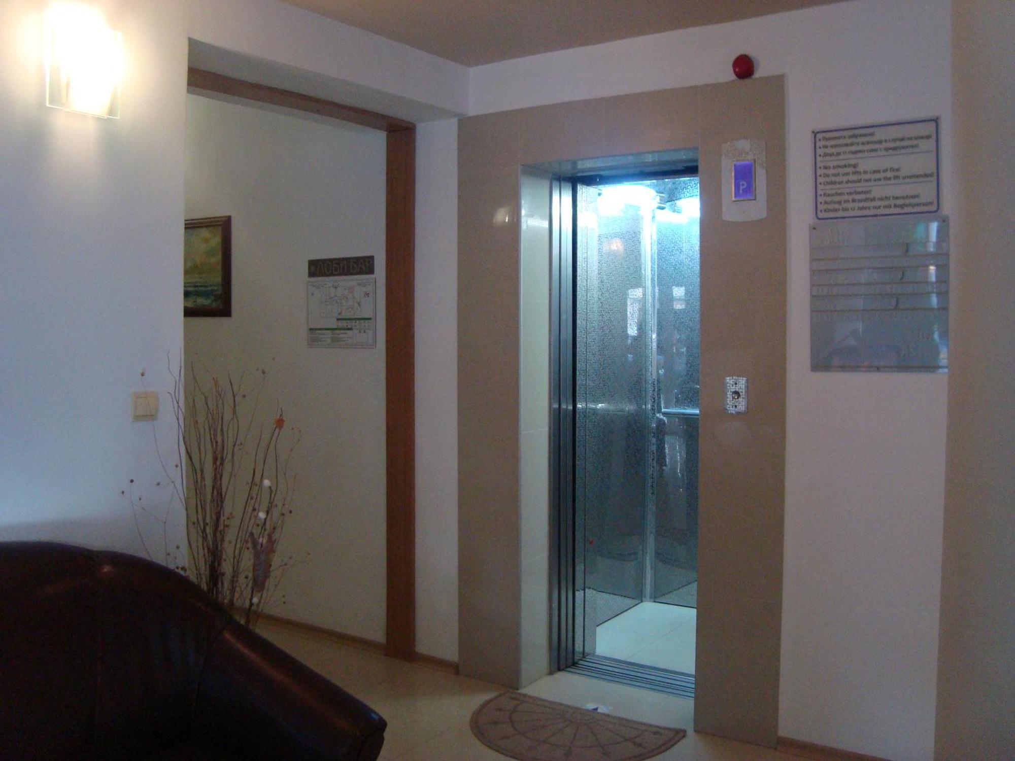 רבדה Hotel Astra מראה חיצוני תמונה