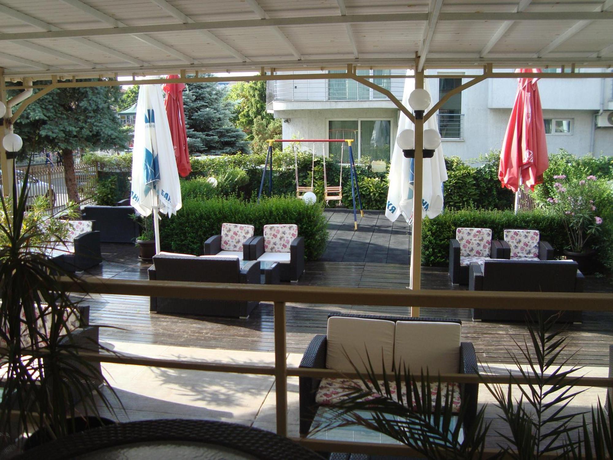 רבדה Hotel Astra מראה חיצוני תמונה