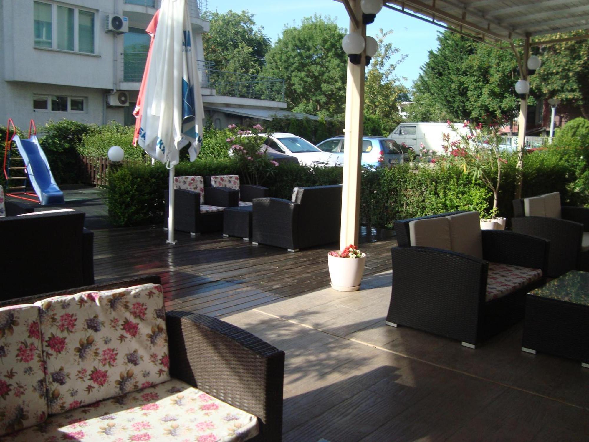 רבדה Hotel Astra מראה חיצוני תמונה