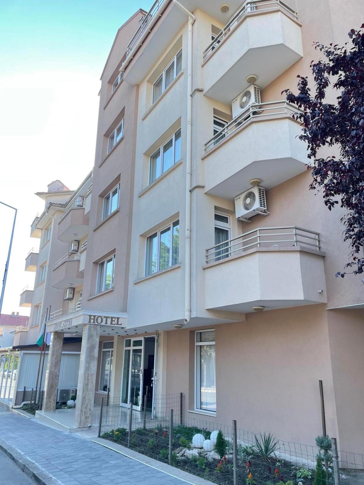 רבדה Hotel Astra מראה חיצוני תמונה