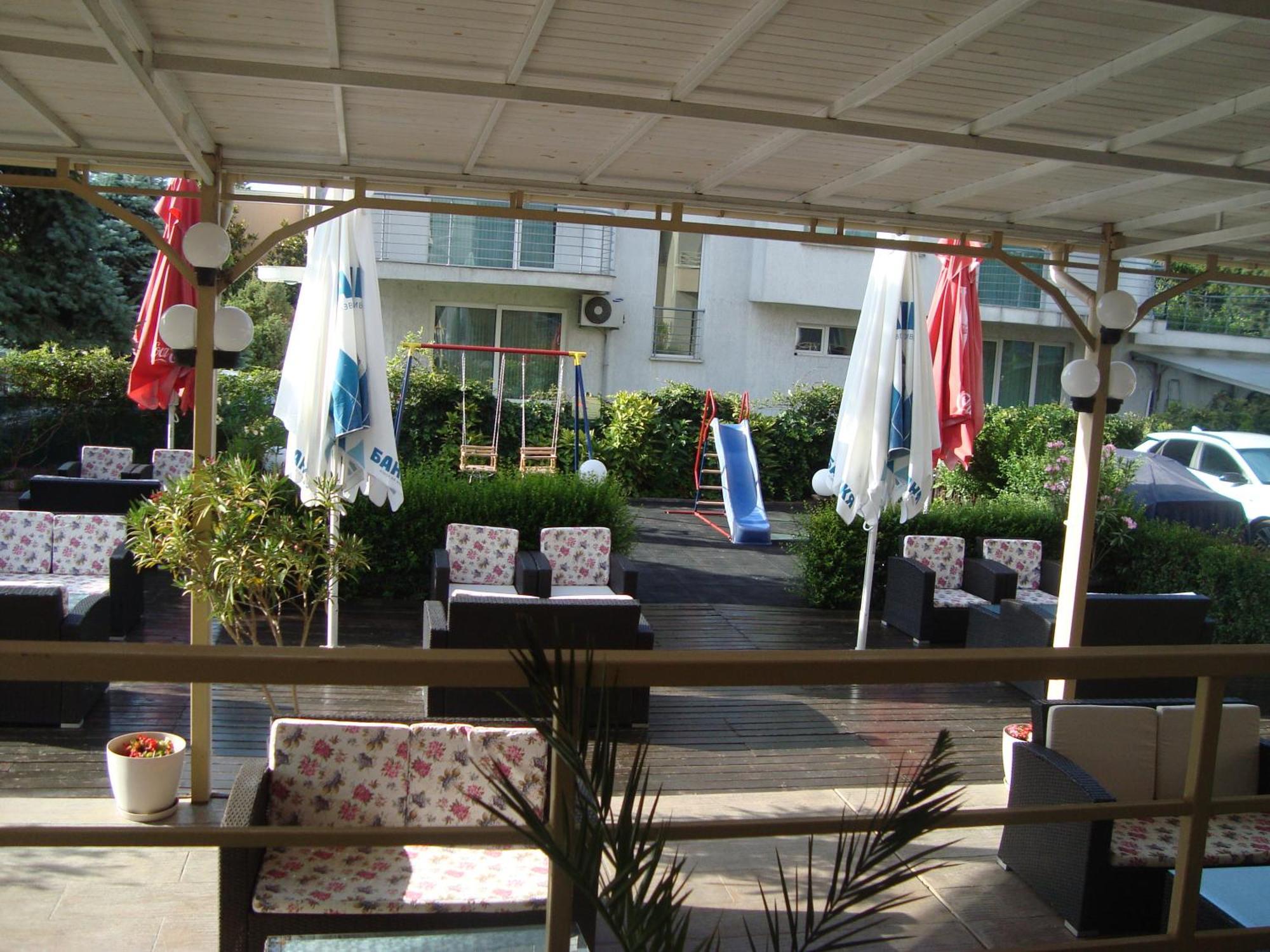 רבדה Hotel Astra מראה חיצוני תמונה