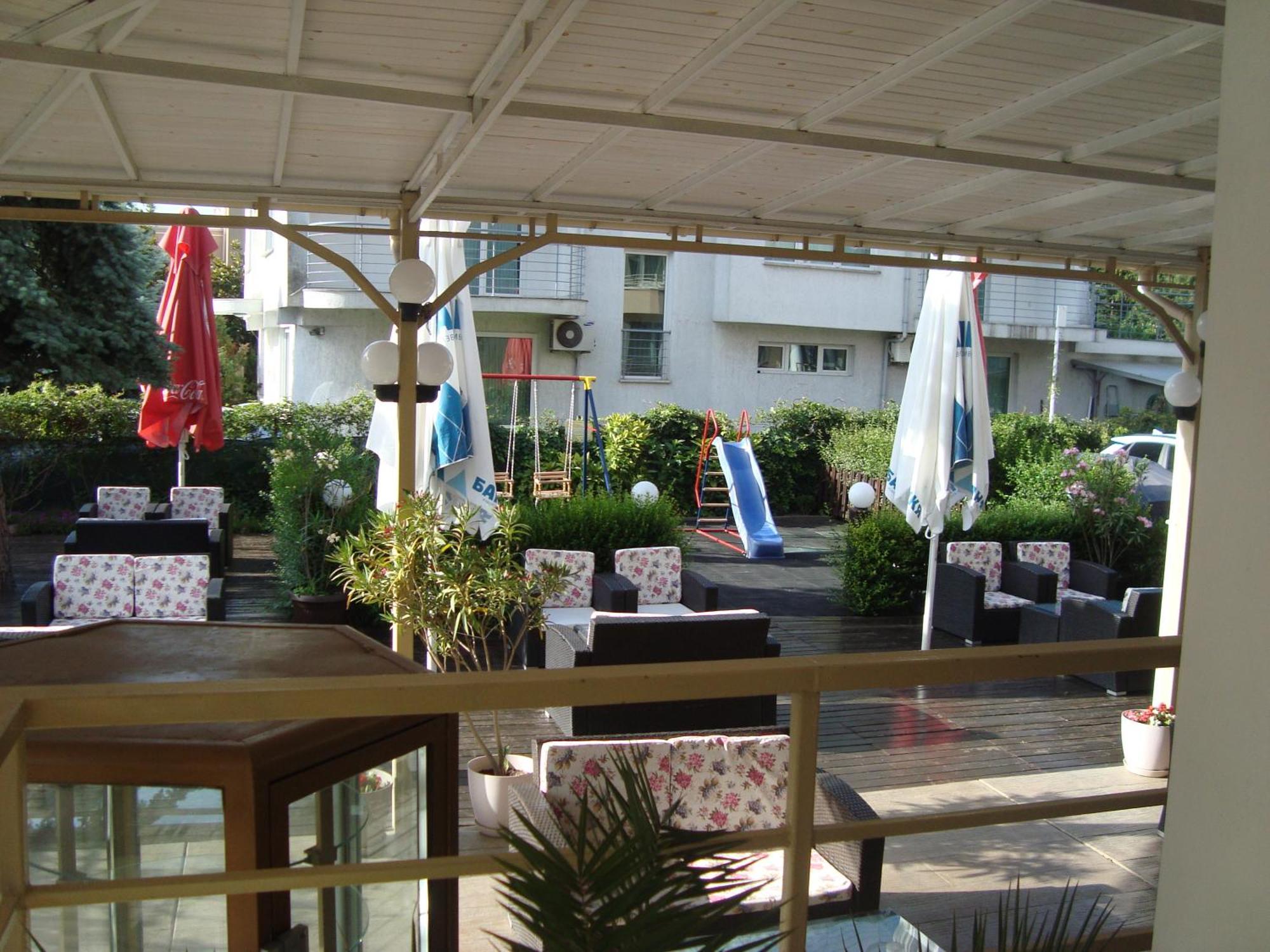 רבדה Hotel Astra מראה חיצוני תמונה