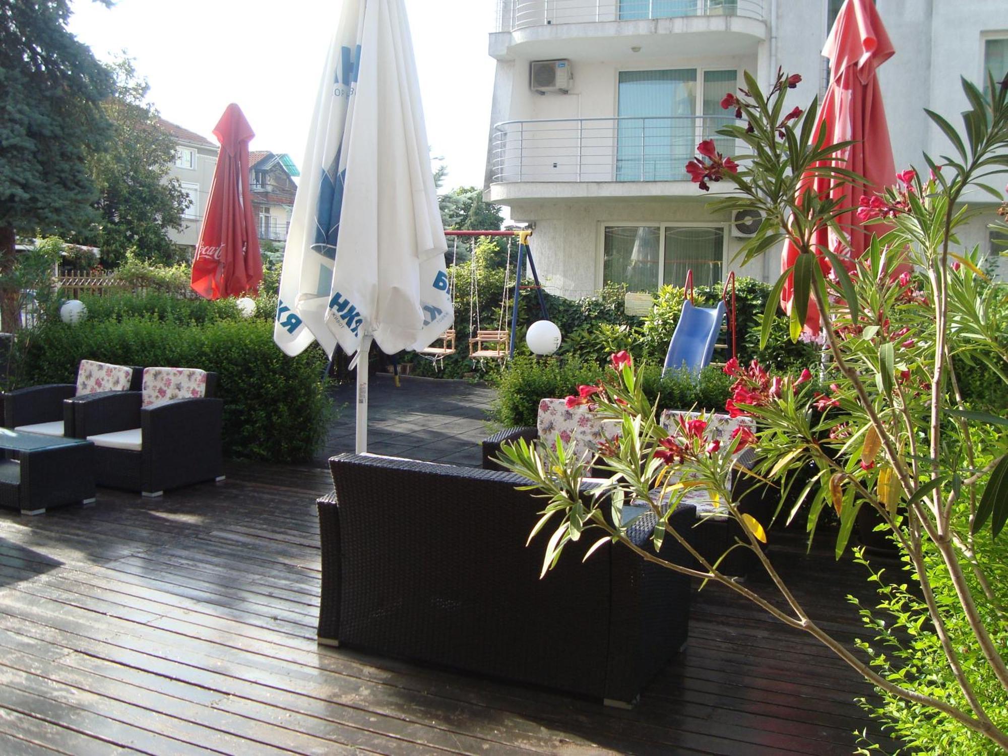 רבדה Hotel Astra מראה חיצוני תמונה