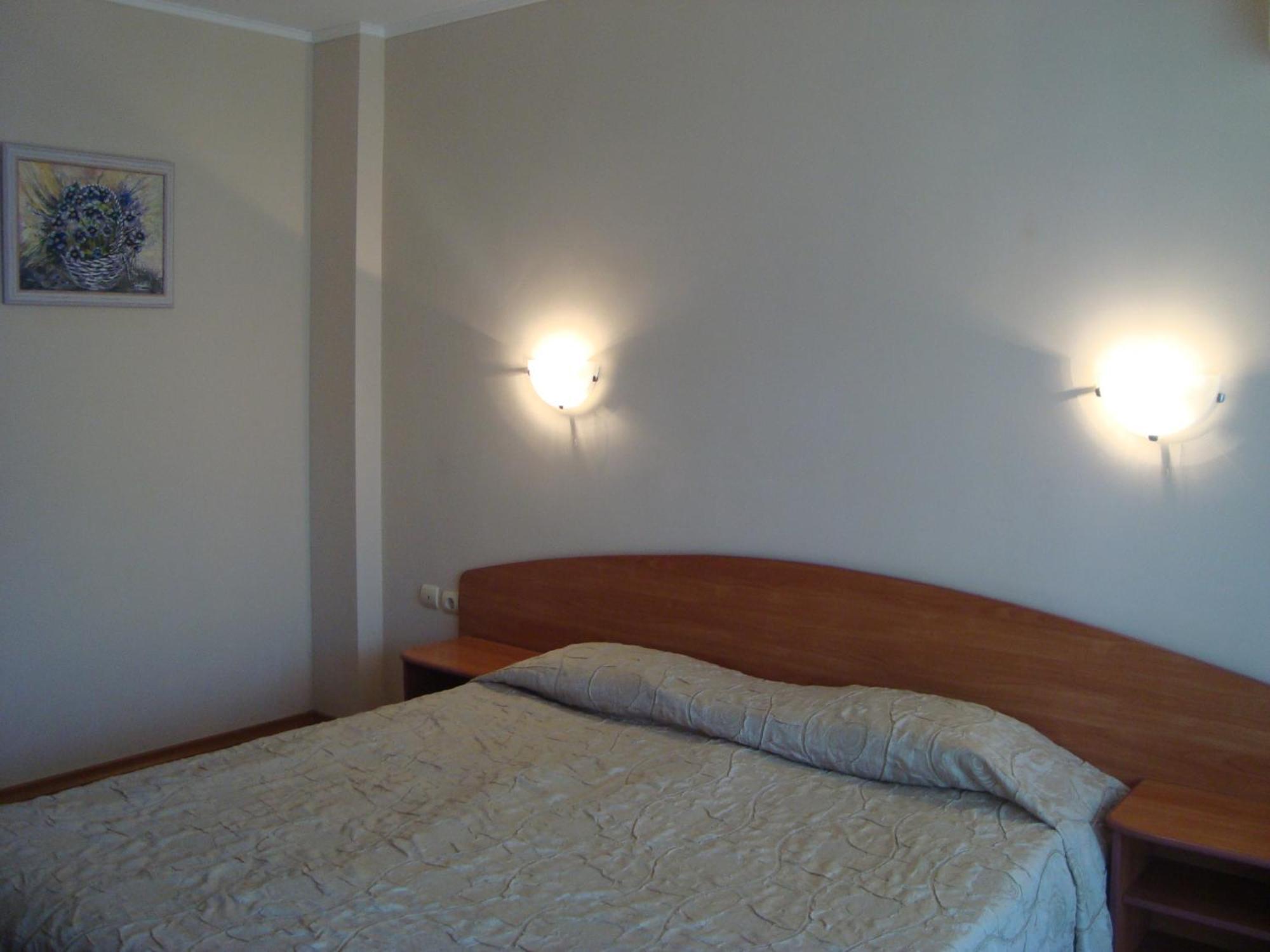 רבדה Hotel Astra מראה חיצוני תמונה
