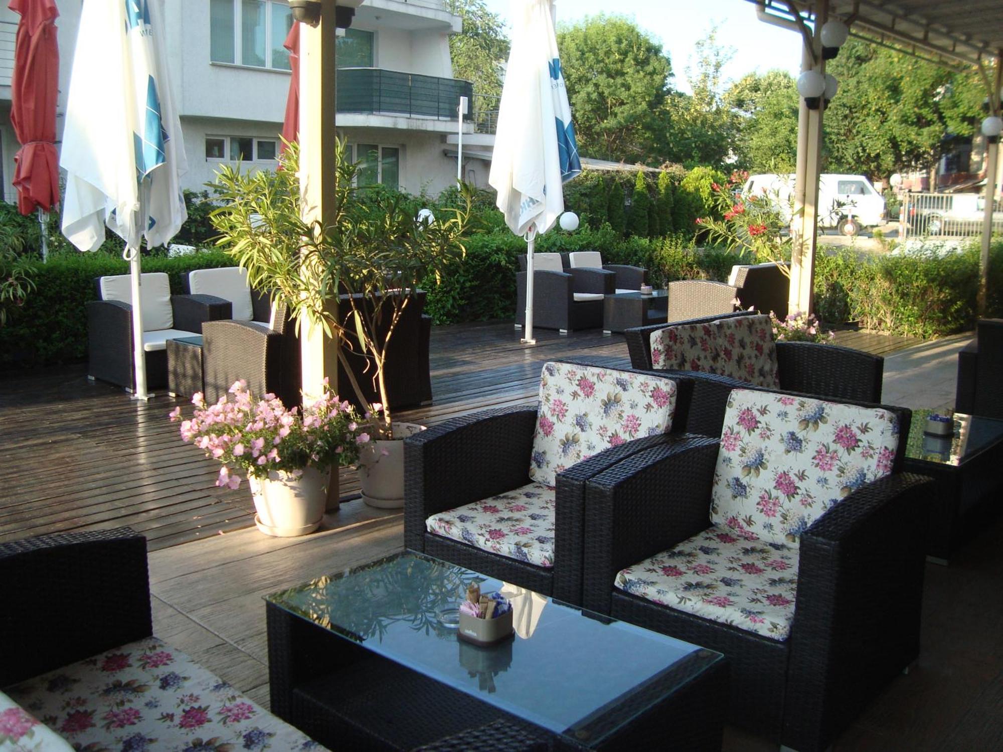 רבדה Hotel Astra מראה חיצוני תמונה