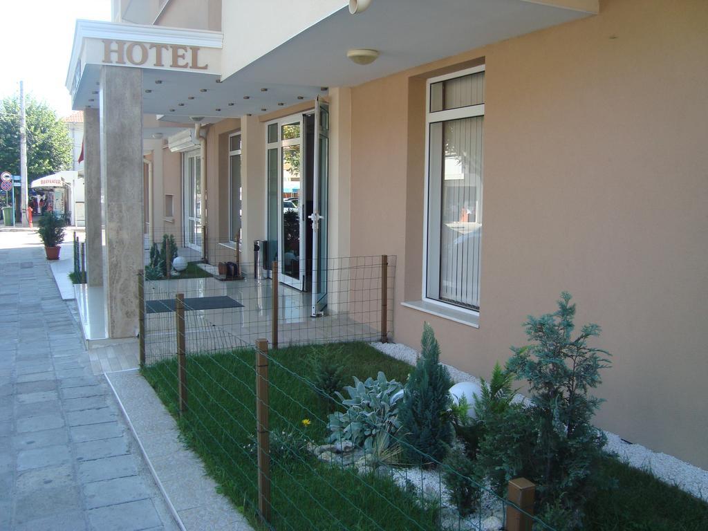 רבדה Hotel Astra מראה חיצוני תמונה