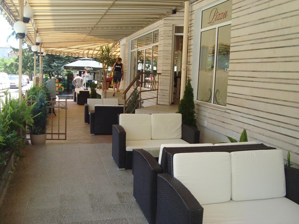 רבדה Hotel Astra מראה חיצוני תמונה