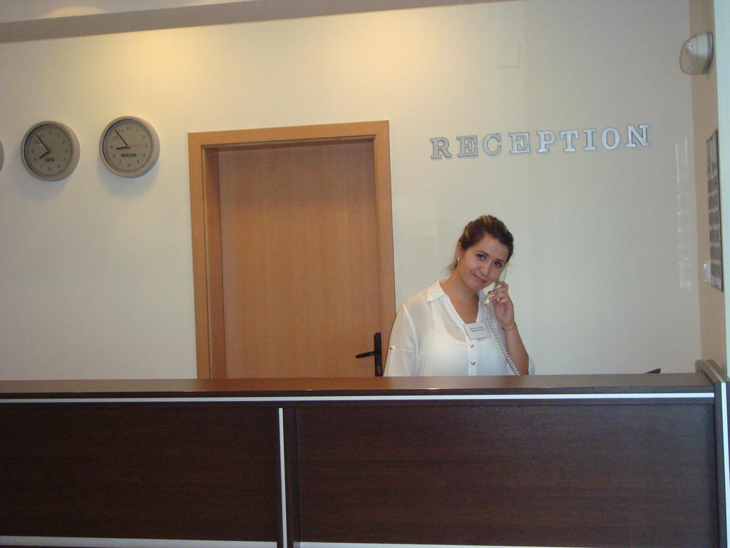 רבדה Hotel Astra מראה חיצוני תמונה