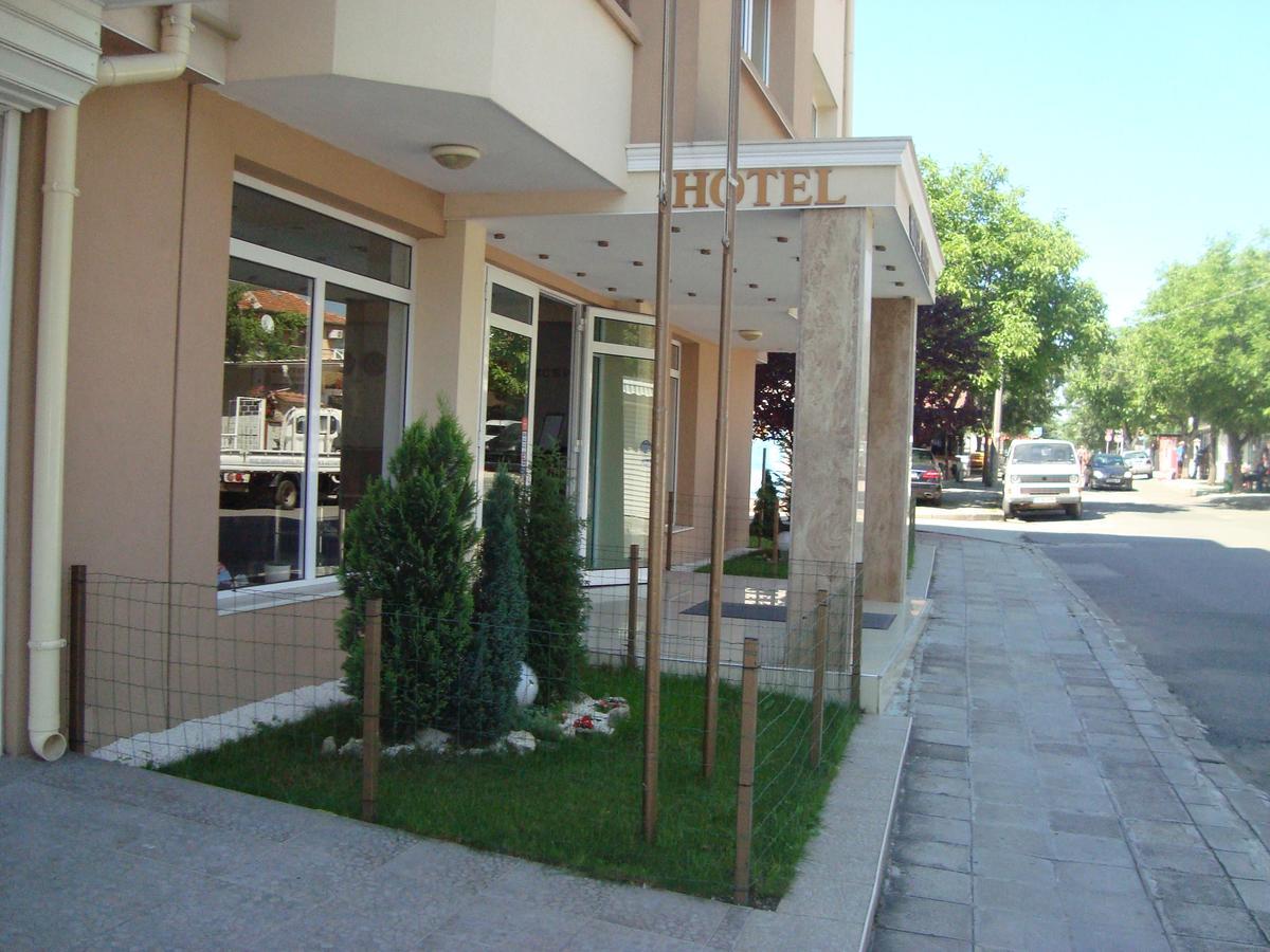 רבדה Hotel Astra מראה חיצוני תמונה