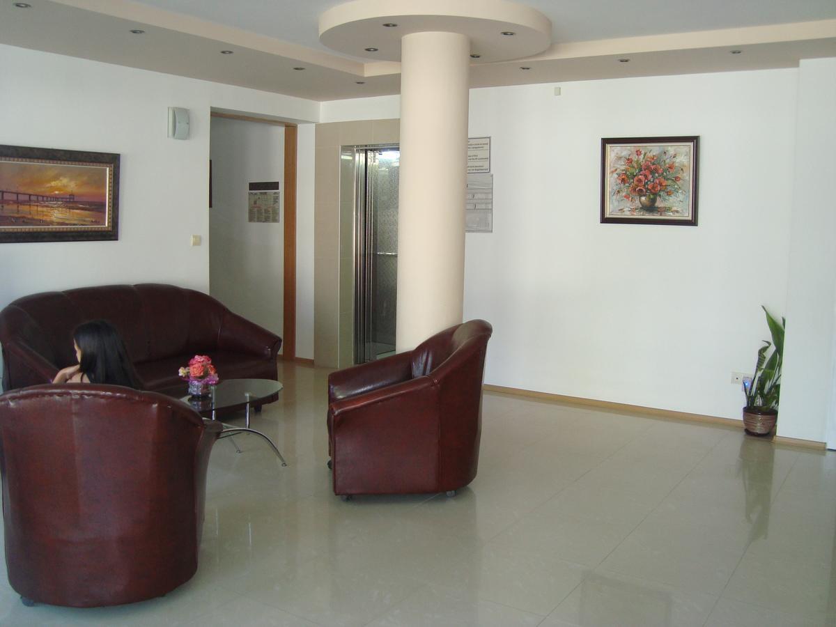 רבדה Hotel Astra מראה חיצוני תמונה